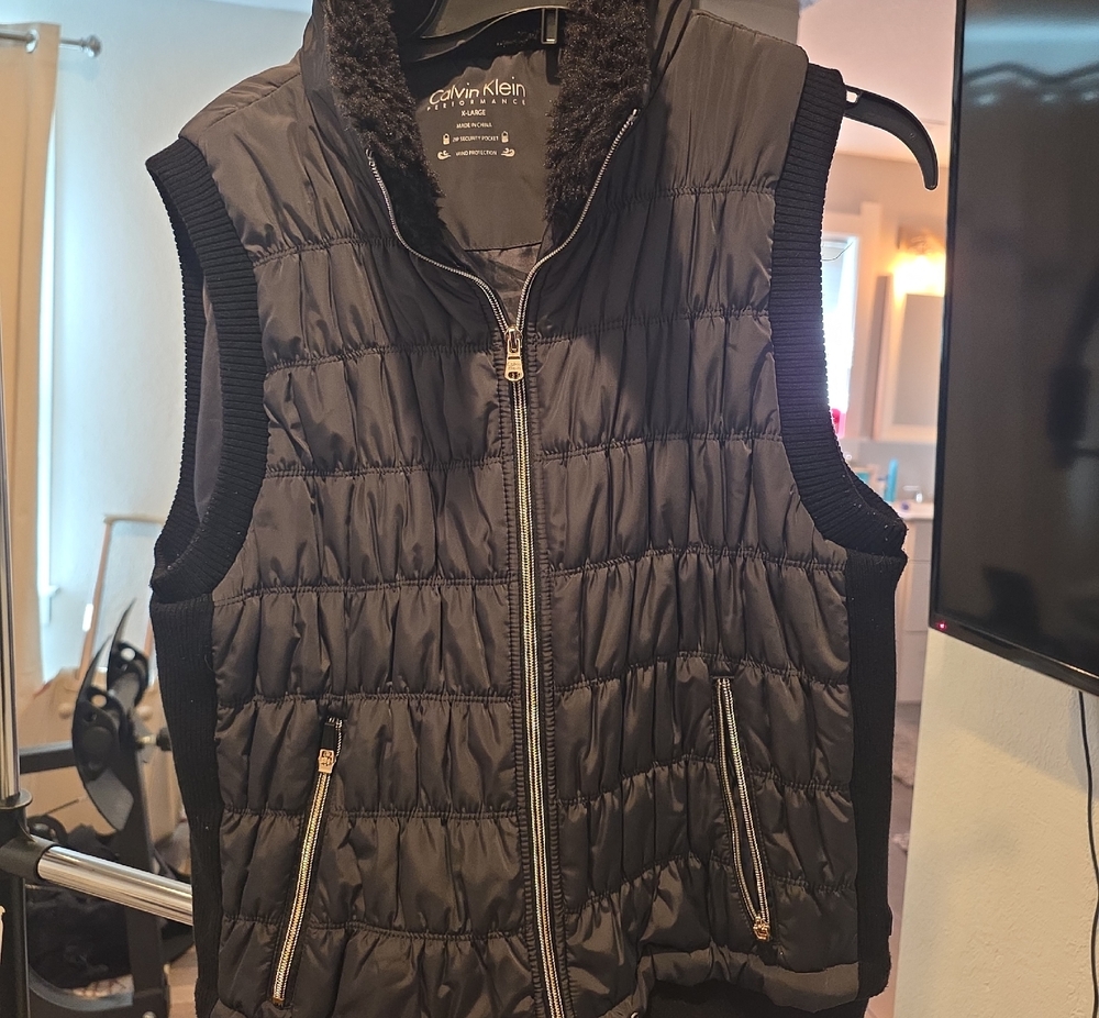 CALVIN KLEIN Black Quilted Puffer Vest with Zip Pockets